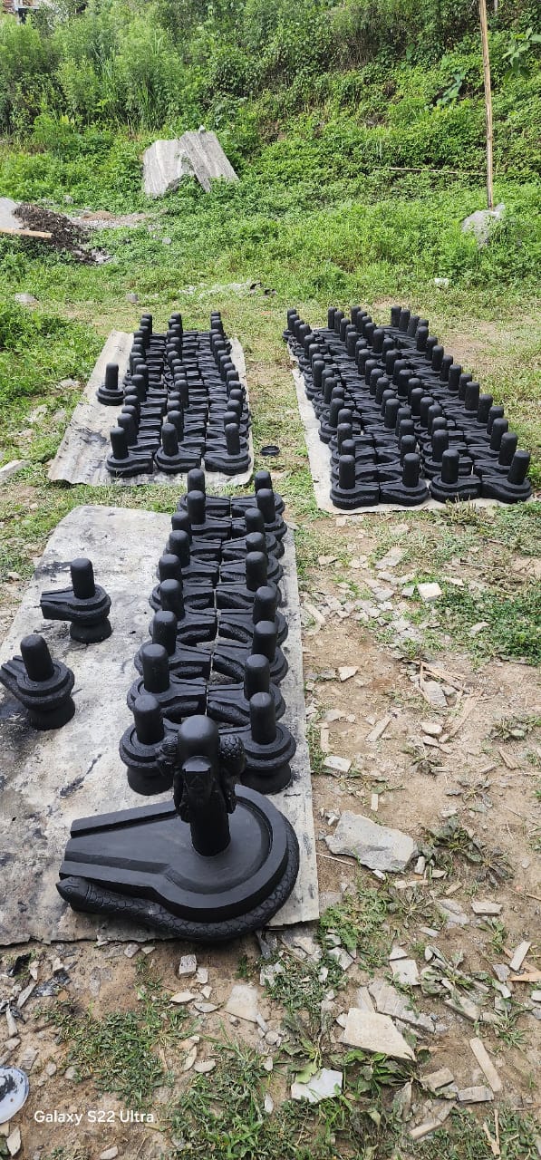 Shiva Lingam (Black Stone) – Handmade in Nepal